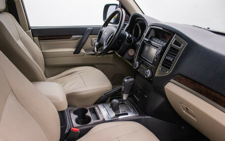 Mitsubishi Pajero IV, 2017 год, 2 880 000 рублей, 10 фотография