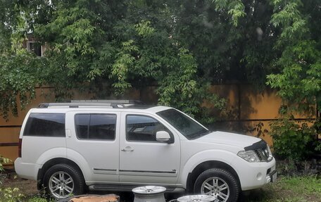Nissan Pathfinder, 2011 год, 800 000 рублей, 2 фотография