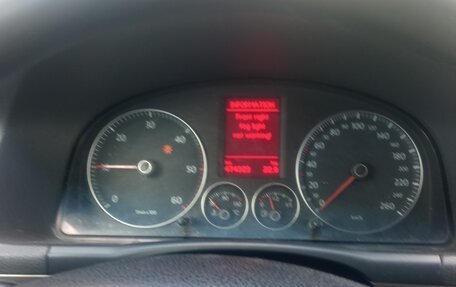 Volkswagen Touran III, 2008 год, 450 000 рублей, 1 фотография