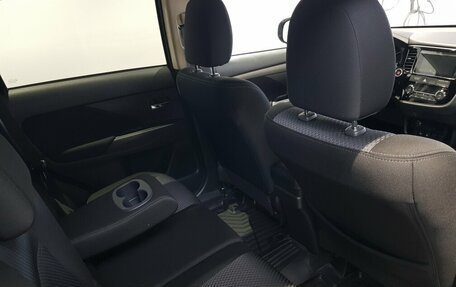 Mitsubishi Outlander III рестайлинг 3, 2017 год, 2 099 000 рублей, 11 фотография