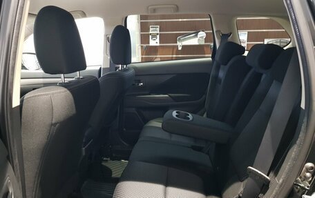 Mitsubishi Outlander III рестайлинг 3, 2017 год, 2 099 000 рублей, 10 фотография