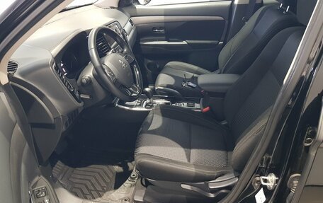 Mitsubishi Outlander III рестайлинг 3, 2017 год, 2 099 000 рублей, 7 фотография