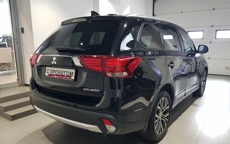 Mitsubishi Outlander III рестайлинг 3, 2017 год, 2 099 000 рублей, 6 фотография