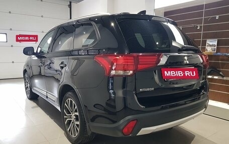Mitsubishi Outlander III рестайлинг 3, 2017 год, 2 099 000 рублей, 4 фотография