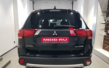 Mitsubishi Outlander III рестайлинг 3, 2017 год, 2 099 000 рублей, 5 фотография