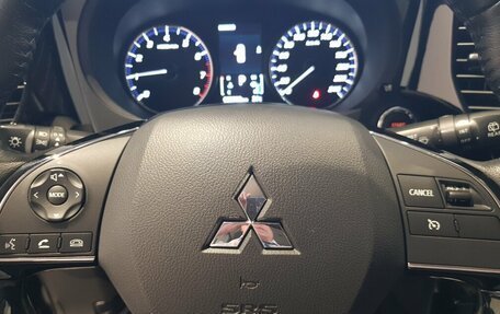 Mitsubishi Outlander III рестайлинг 3, 2017 год, 2 099 000 рублей, 18 фотография