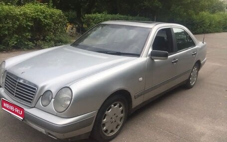 Mercedes-Benz E-Класс, 1995 год, 200 000 рублей, 1 фотография