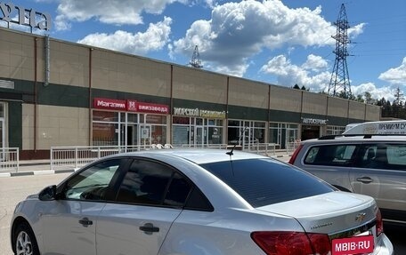 Chevrolet Cruze II, 2010 год, 670 000 рублей, 4 фотография