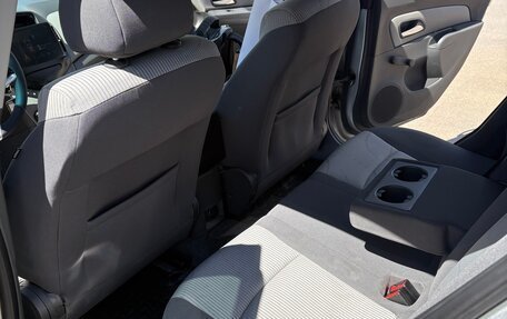 Chevrolet Cruze II, 2010 год, 670 000 рублей, 9 фотография