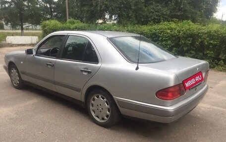 Mercedes-Benz E-Класс, 1995 год, 200 000 рублей, 3 фотография