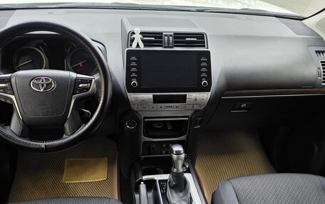 Toyota Land Cruiser Prado 150 рестайлинг 2, 2021 год, 5 500 000 рублей, 9 фотография