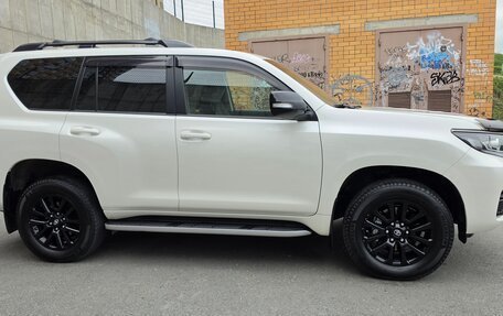 Toyota Land Cruiser Prado 150 рестайлинг 2, 2021 год, 5 500 000 рублей, 8 фотография