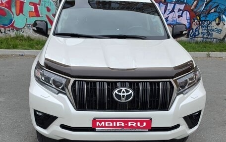Toyota Land Cruiser Prado 150 рестайлинг 2, 2021 год, 5 500 000 рублей, 2 фотография