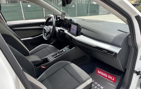 Volkswagen Golf VIII, 2021 год, 1 450 000 рублей, 17 фотография