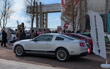 Ford Mustang VI рестайлинг, 2010 год, 2 050 000 рублей, 1 фотография