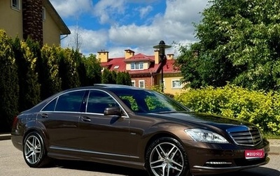 Mercedes-Benz S-Класс, 2011 год, 2 450 000 рублей, 1 фотография