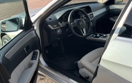 Mercedes-Benz E-Класс, 2012 год, 1 330 000 рублей, 10 фотография