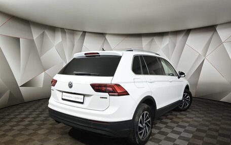 Volkswagen Tiguan II, 2018 год, 1 995 000 рублей, 2 фотография