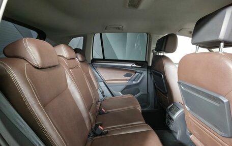 Volkswagen Tiguan II, 2018 год, 1 995 000 рублей, 16 фотография