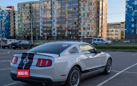 Ford Mustang VI рестайлинг, 2010 год, 2 050 000 рублей, 6 фотография
