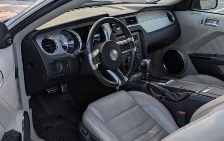 Ford Mustang VI рестайлинг, 2010 год, 2 050 000 рублей, 9 фотография
