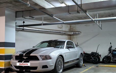 Ford Mustang VI рестайлинг, 2010 год, 2 050 000 рублей, 12 фотография