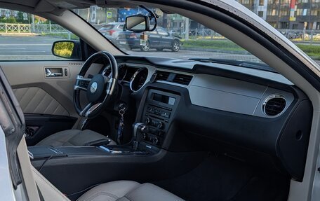 Ford Mustang VI рестайлинг, 2010 год, 2 050 000 рублей, 8 фотография