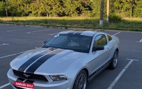 Ford Mustang VI рестайлинг, 2010 год, 2 050 000 рублей, 3 фотография