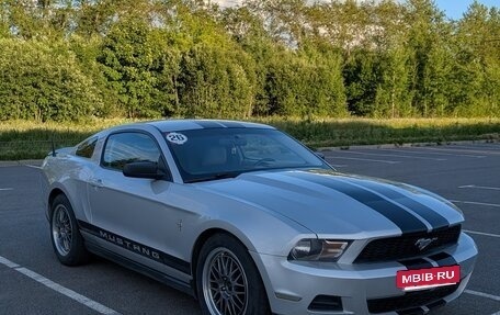 Ford Mustang VI рестайлинг, 2010 год, 2 050 000 рублей, 5 фотография