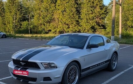 Ford Mustang VI рестайлинг, 2010 год, 2 050 000 рублей, 4 фотография