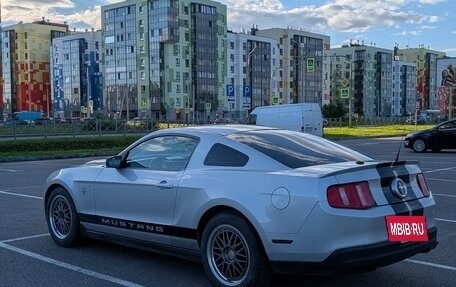 Ford Mustang VI рестайлинг, 2010 год, 2 050 000 рублей, 7 фотография