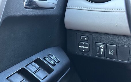 Toyota RAV4, 2018 год, 1 900 000 рублей, 15 фотография