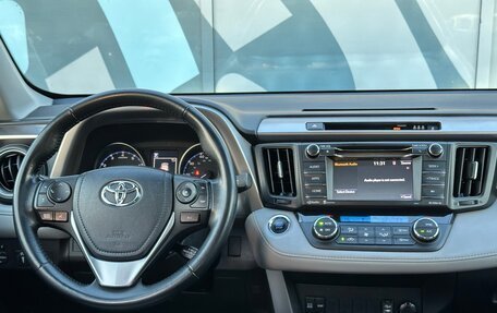 Toyota RAV4, 2018 год, 1 900 000 рублей, 13 фотография