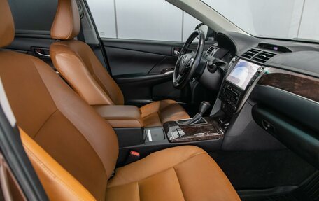 Toyota Camry, 2017 год, 2 490 000 рублей, 14 фотография