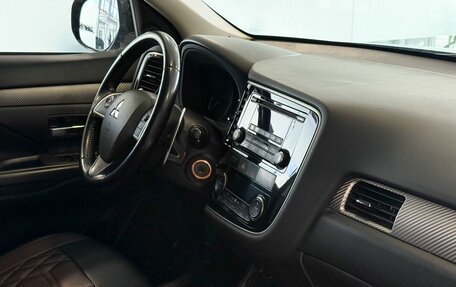 Mitsubishi Outlander III рестайлинг 3, 2014 год, 1 345 000 рублей, 9 фотография