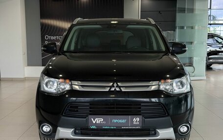 Mitsubishi Outlander III рестайлинг 3, 2014 год, 1 345 000 рублей, 2 фотография