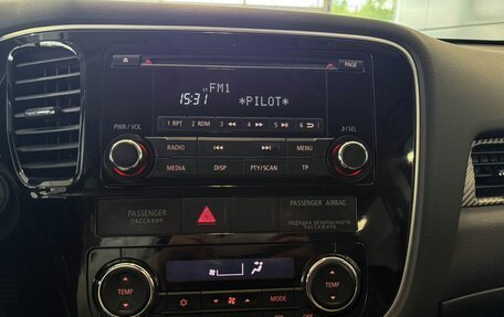 Mitsubishi Outlander III рестайлинг 3, 2014 год, 1 345 000 рублей, 13 фотография