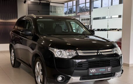 Mitsubishi Outlander III рестайлинг 3, 2014 год, 1 345 000 рублей, 3 фотография
