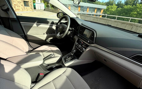 Hyundai Elantra VI рестайлинг, 2019 год, 1 800 000 рублей, 5 фотография