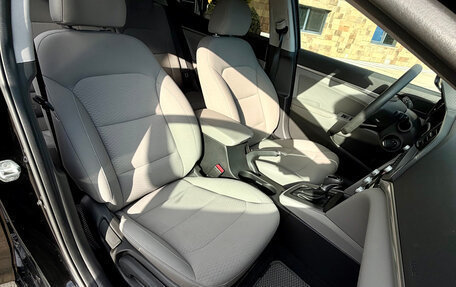 Hyundai Elantra VI рестайлинг, 2019 год, 1 800 000 рублей, 10 фотография
