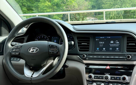 Hyundai Elantra VI рестайлинг, 2019 год, 1 800 000 рублей, 6 фотография