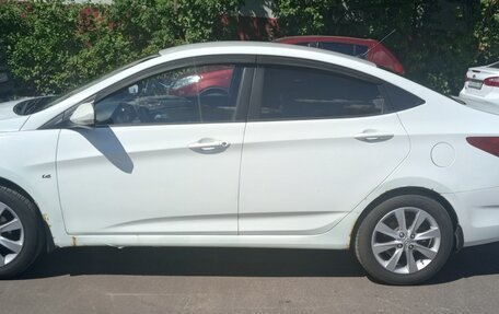 Hyundai Solaris II рестайлинг, 2010 год, 570 000 рублей, 2 фотография