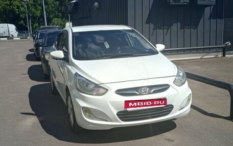 Hyundai Solaris II рестайлинг, 2010 год, 570 000 рублей, 8 фотография