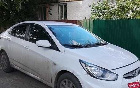 Hyundai Solaris II рестайлинг, 2011 год, 420 000 рублей, 1 фотография