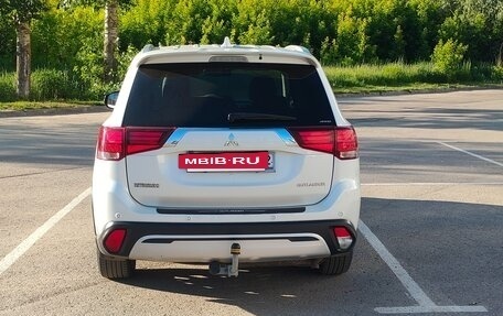 Mitsubishi Outlander III рестайлинг 3, 2019 год, 2 750 000 рублей, 4 фотография
