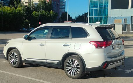 Mitsubishi Outlander III рестайлинг 3, 2019 год, 2 750 000 рублей, 6 фотография