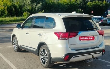 Mitsubishi Outlander III рестайлинг 3, 2019 год, 2 750 000 рублей, 5 фотография