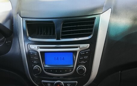 Hyundai Solaris II рестайлинг, 2011 год, 420 000 рублей, 6 фотография