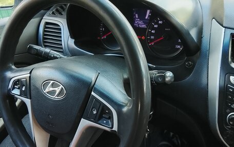 Hyundai Solaris II рестайлинг, 2011 год, 420 000 рублей, 5 фотография