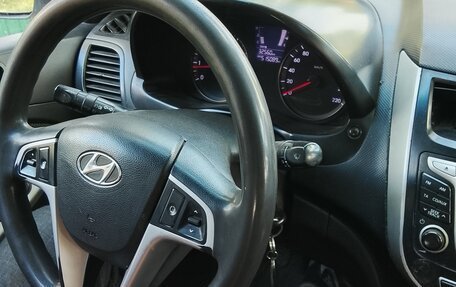 Hyundai Solaris II рестайлинг, 2011 год, 420 000 рублей, 7 фотография